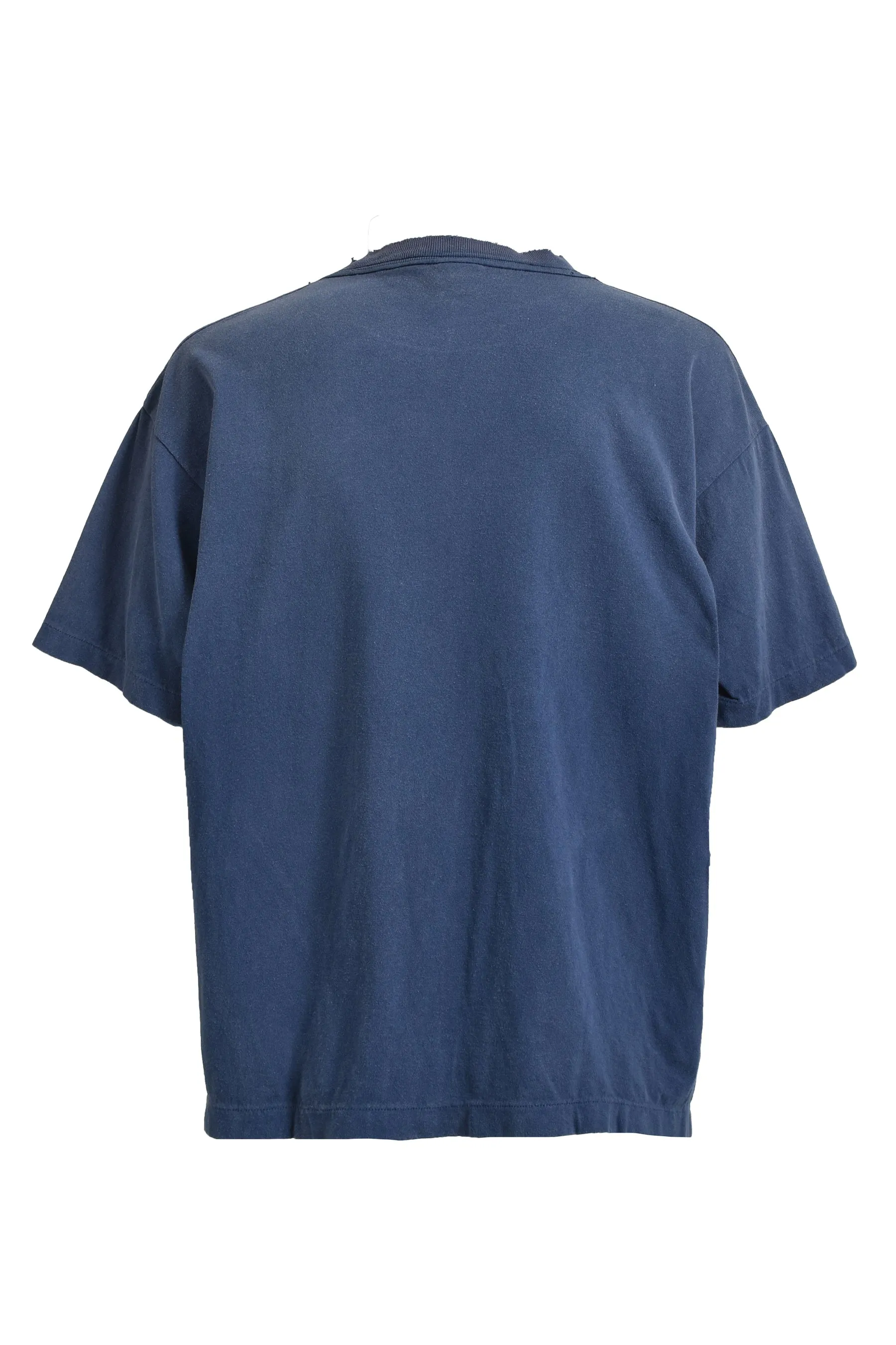 SAINT Mxxxxxx × Ghost in the Shell GS_SS TEE/GST IN THE SHELL/NVY Ghost in the Shell co-branded distressed short-sleeves White-haired plain character TEE Washed blue S-XL Look for the cylindrical fabric with no side seams. The open width is almost meaningless Asut ready-made garments dyed The whole piece is sprayed with horsetail. The collar and cuffs are faded. The collar and cuffs are frayed. Many hangings are worn. The oversized printing position restores the authenticity level. Customized joint main mark/wash mark/with little angel anti-counterfeiting mark